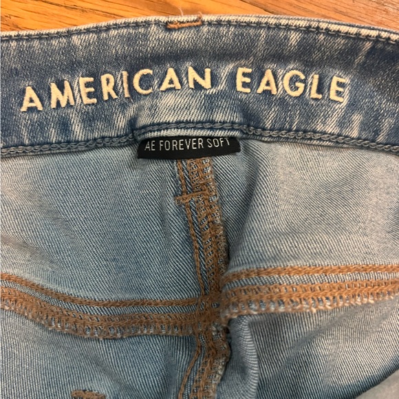American Eagle Super High Rise Distressed Light Blue Women's Jeans 8 - Picture 3 of 5